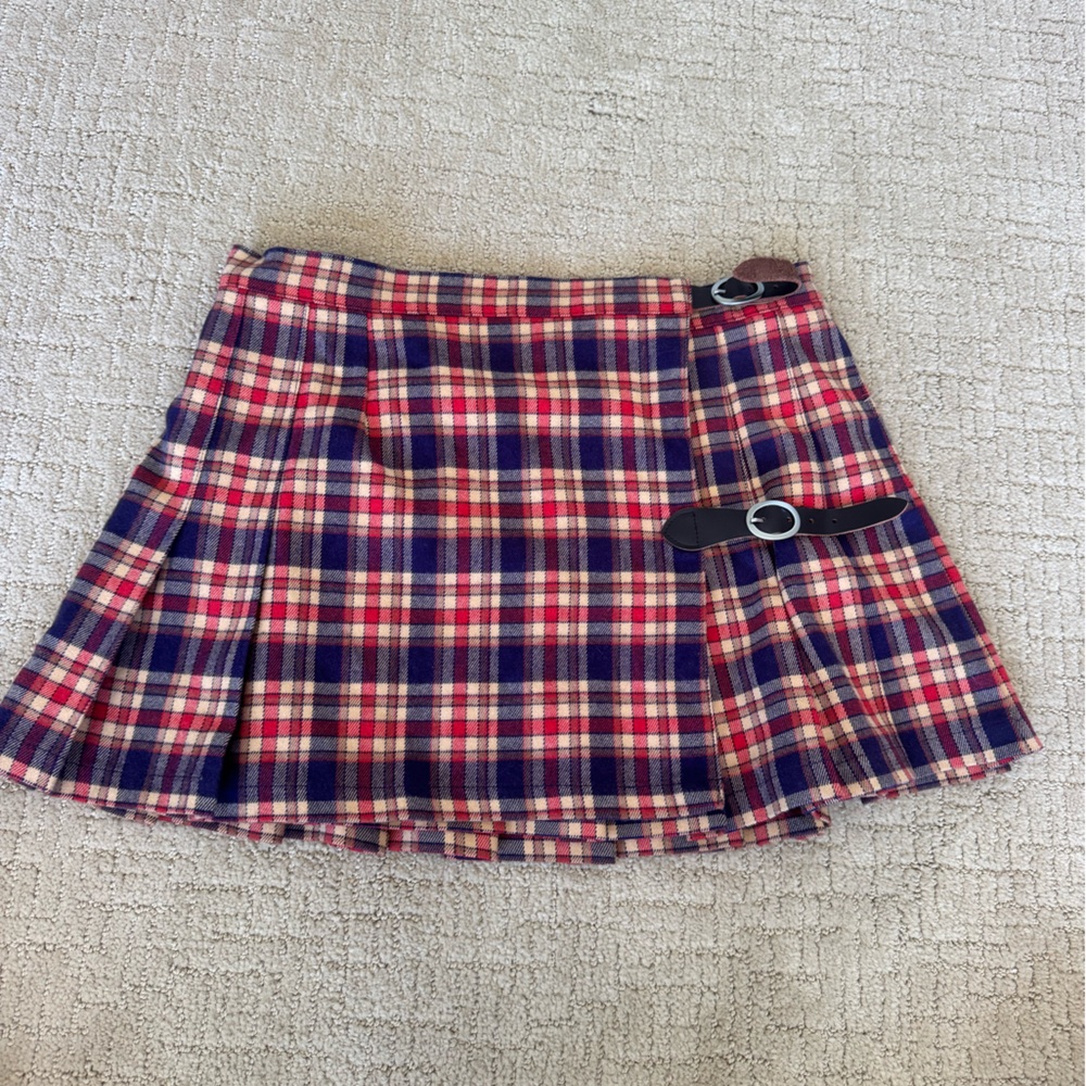 Brandy Melville Plaid Women's Skirt with Buckle Detail